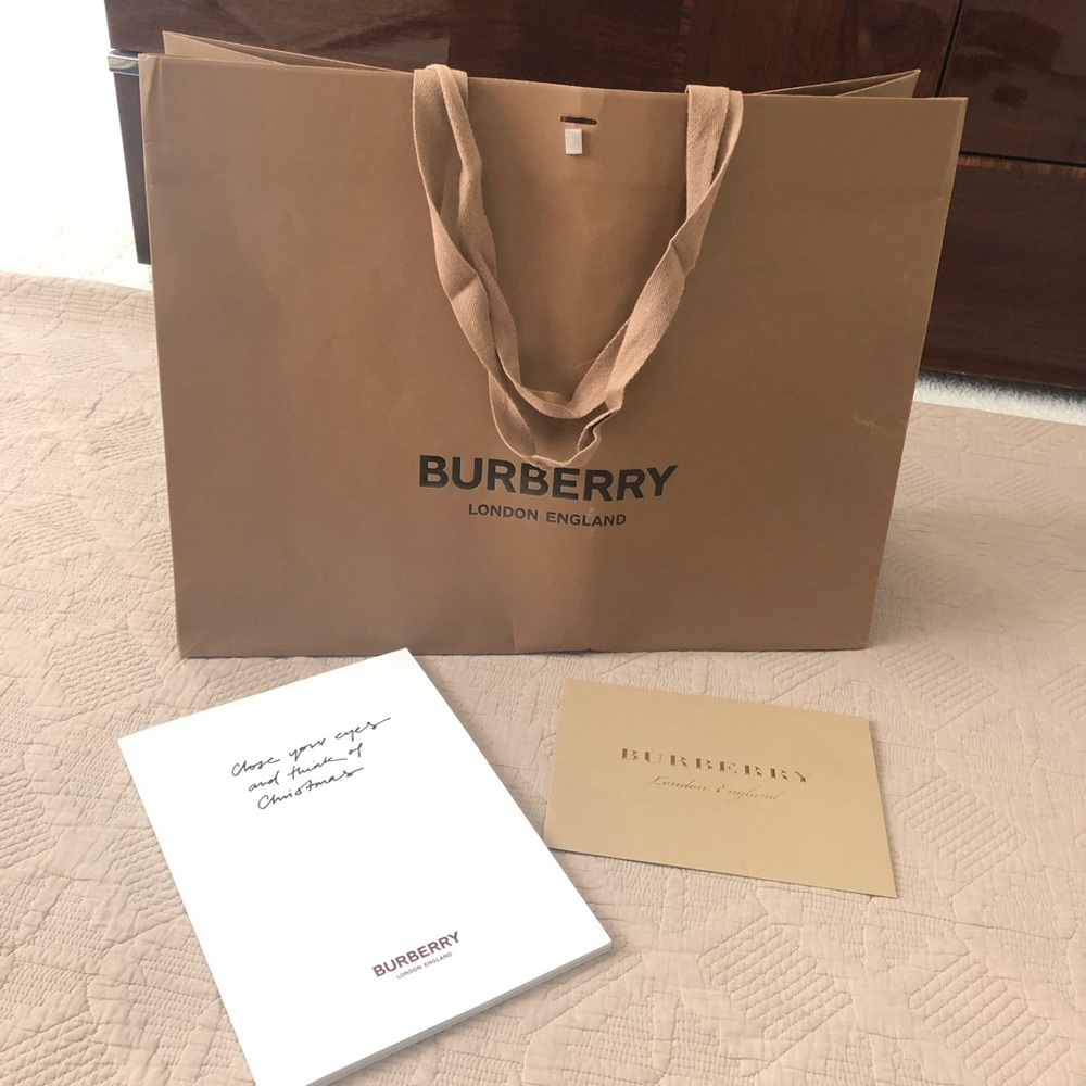 Burberry big paper shopping bag with table book and small envelope